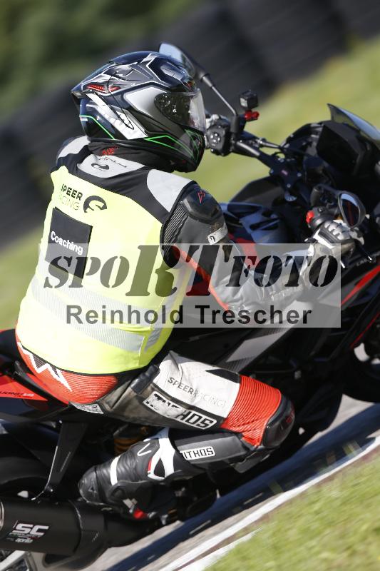Archiv-2025/56 02.10.2025 Speer Racing ADR/Gruppe gelb/backside